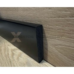 Rodapié pvc espumado negro para suelos vinílicos, tarimas o parquet